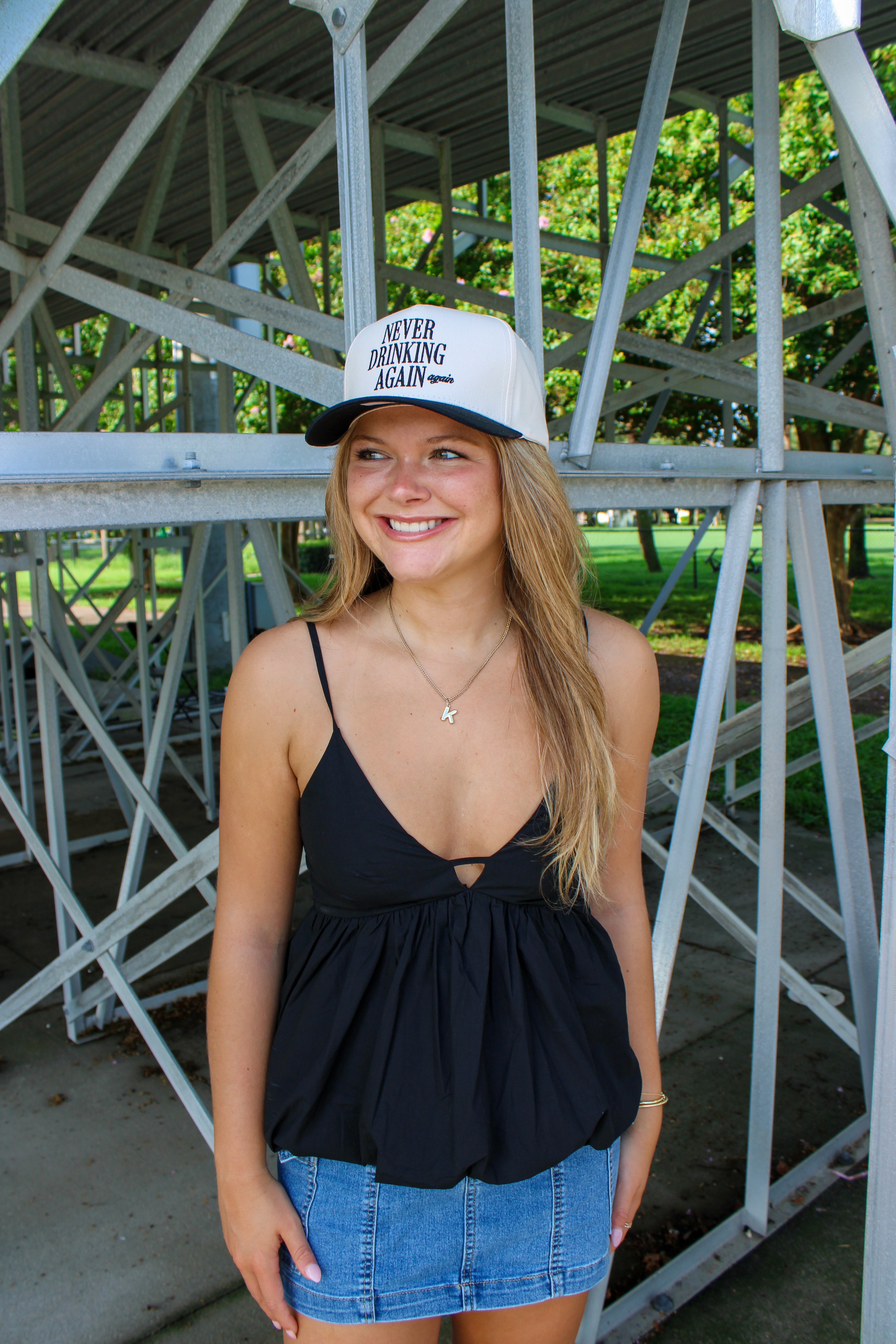 BLACK V-NECK BUBBLE TOP