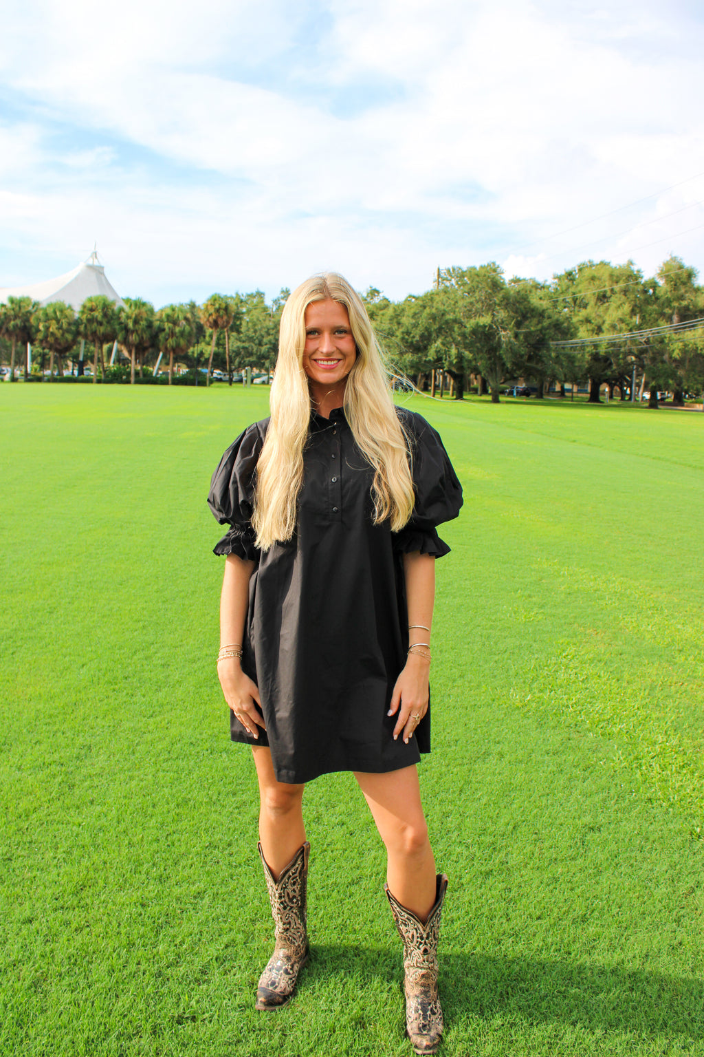 BLACK BUBBLE SLEEVE DRESS