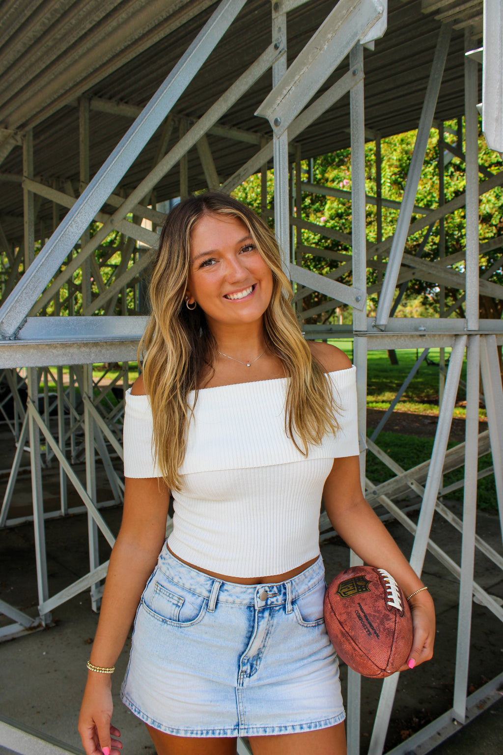 WHITE OFF-SHOULDER TOP